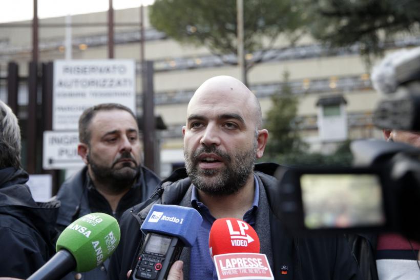 Roberto Saviano, un cunoscut jurnalist italian, amendat pentru că a insultat-o pe Giorgia Meloni pe tema migraţiei 18864355