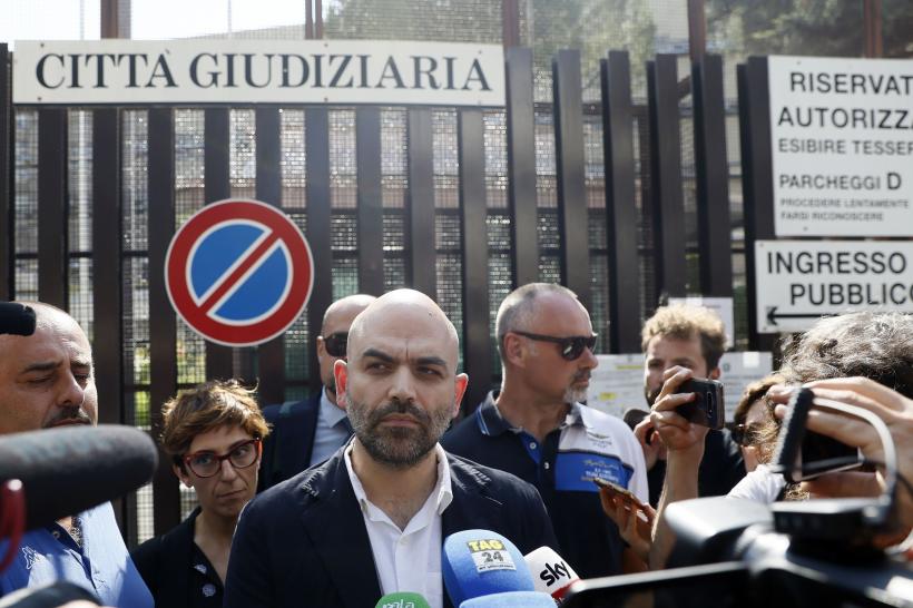 Roberto Saviano, un cunoscut jurnalist italian, amendat pentru că a insultat-o pe Giorgia Meloni pe tema migraţiei 18864356