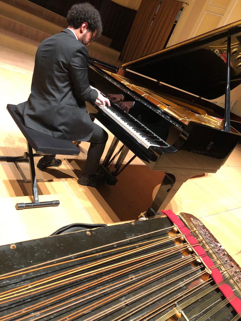 Pianistul Cătălin Răducanu va încheia la Ateneul Român, pe 24 octombrie, Turneul Național Un artist, un pian și un țambal  - clasic, jazz, folclor 18864072