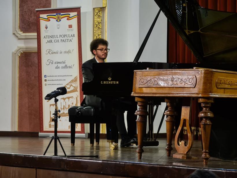 Pianistul Cătălin Răducanu va încheia la Ateneul Român, pe 24 octombrie, Turneul Național Un artist, un pian și un țambal  - clasic, jazz, folclor