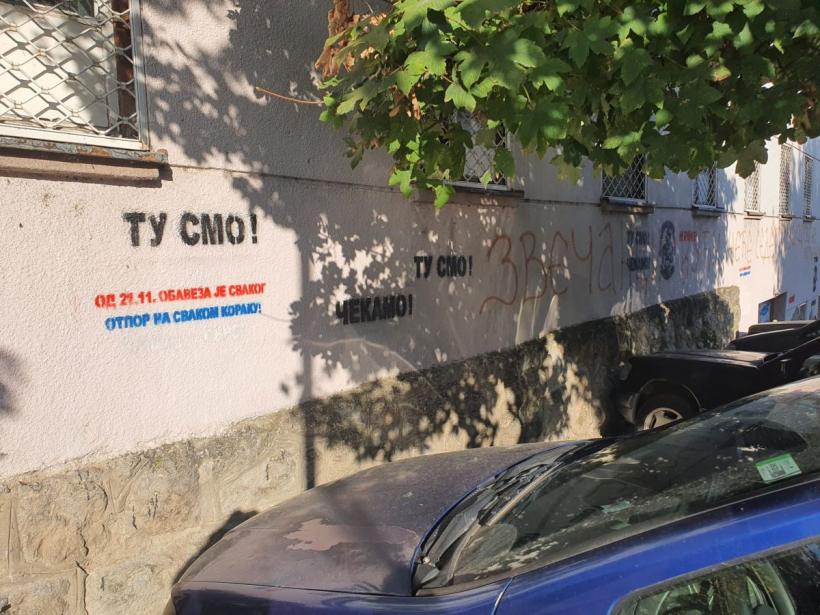 Reportaj EXCLUSIV: Locul în care românii sunt iubiți, doctorul vrea un aruncător de grenade și slănina e adusă prin contrabandă 18864403