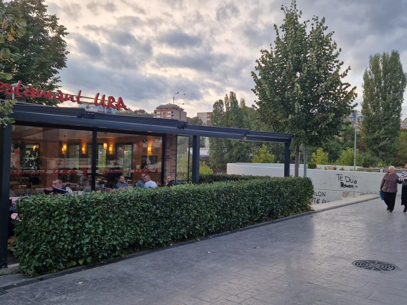 Reportaj EXCLUSIV: Locul în care românii sunt iubiți, doctorul vrea un aruncător de grenade și slănina e adusă prin contrabandă 18864449