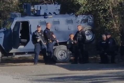 Reportaj EXCLUSIV: Locul în care românii sunt iubiți, doctorul vrea un aruncător de grenade și slănina e adusă prin contrabandă 18864452