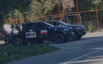 Reportaj EXCLUSIV: Locul în care românii sunt iubiți, doctorul vrea un aruncător de grenade și slănina e adusă prin contrabandă 18864453