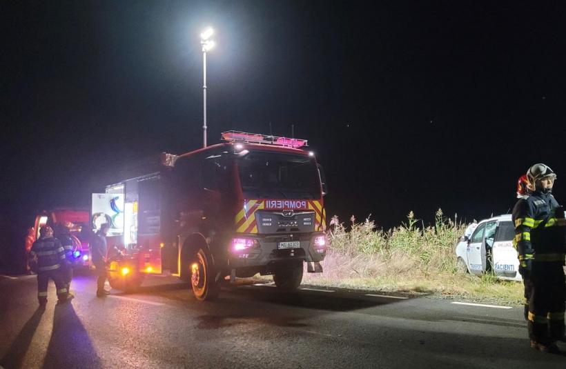 O ambulanță privată, implicată într-un accident. O persoană din autospecială a murit 18864768