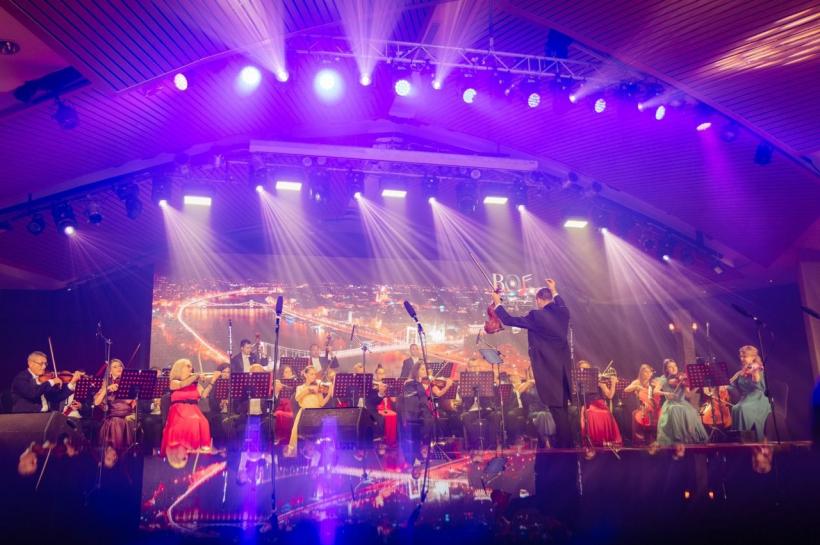 Orchestra Operei Vox, decorată de Primul Ministru în Malaezia, revine în ţară pentru Regalul Vienez 18864678