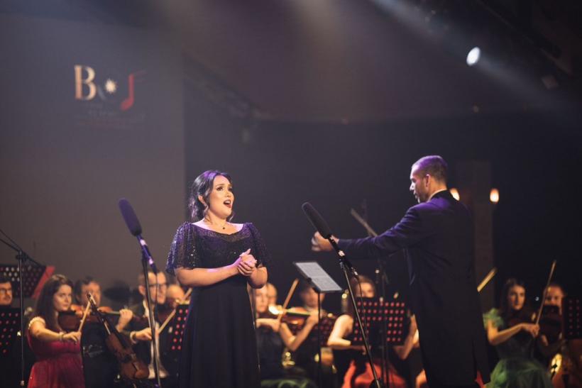 Orchestra Operei Vox, decorată de Primul Ministru în Malaezia, revine în ţară pentru Regalul Vienez 18864679