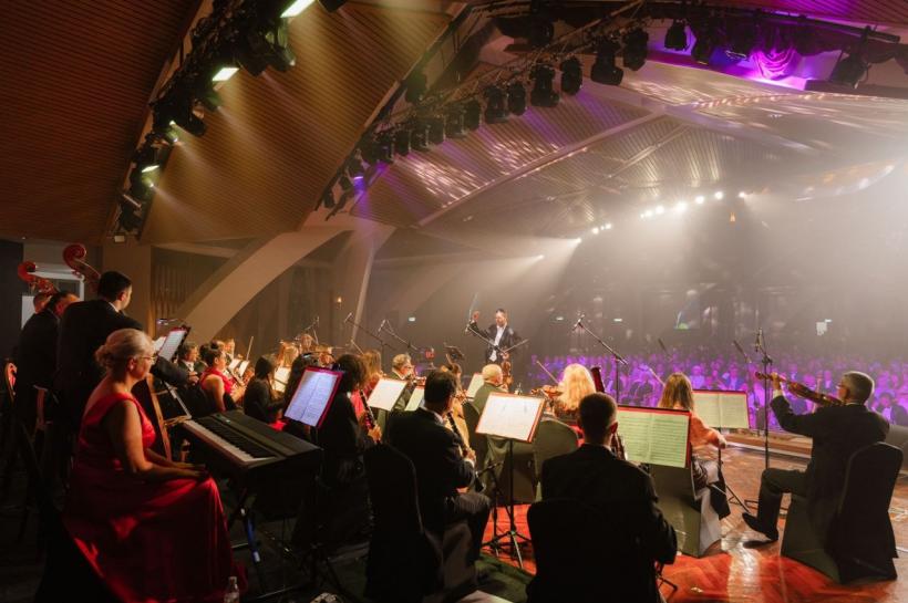 Orchestra Operei Vox, decorată de Primul Ministru în Malaezia, revine în ţară pentru Regalul Vienez 18864683