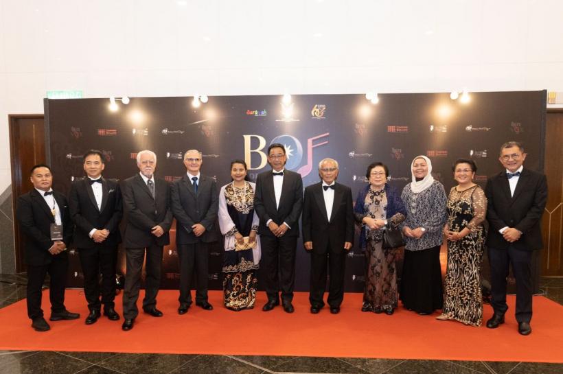 Orchestra Operei Vox, decorată de Primul Ministru în Malaezia, revine în ţară pentru Regalul Vienez 18864685