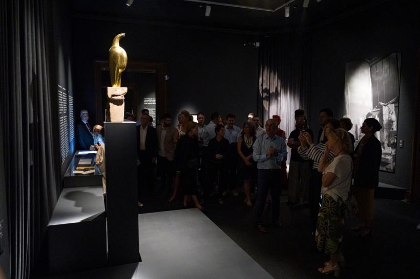 Peste 30.000 de bilete rezervate în doar 2 săptămâni de la deschiderea expoziției „Brâncuși: surse românești și perspective universale” 18864882