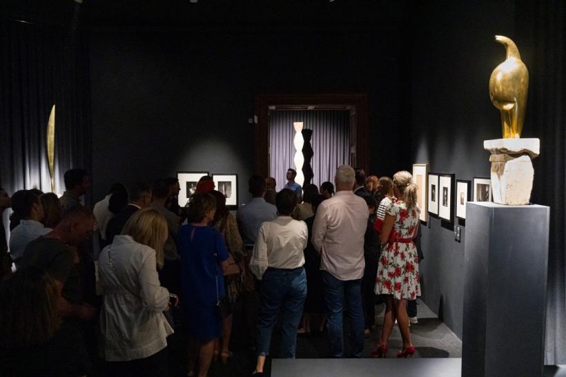 Peste 30.000 de bilete rezervate în doar 2 săptămâni de la deschiderea expoziției „Brâncuși: surse românești și perspective universale” 18864884