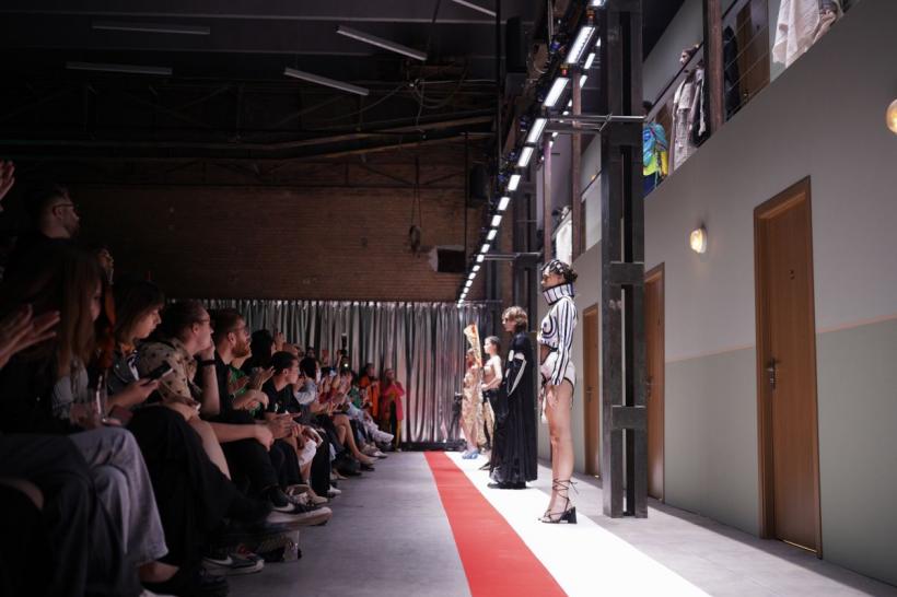 S-a încheiat DIPLOMA Show, ediția a X-a.  Peste 10.000 de persoane au admirat lucrările noii generații de artiști, arhitecți și designeri români  18864626