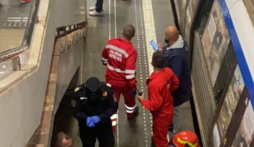 O tânără a căzut pe șinele de la stația de metrou Piața Unirii