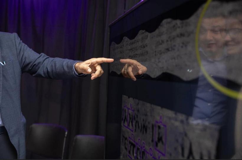 Manuscrisele antice de la Herculaneum, vechi de aproape 2.000 de ani, sunt acum lizibile datorită inteligenței artificiale 18865088