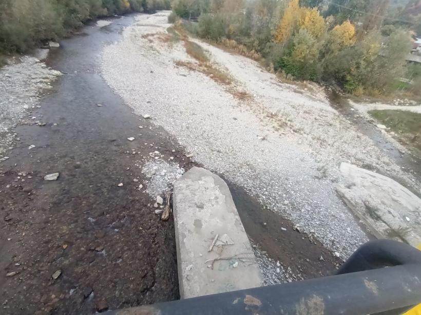 Fenomenul „Valea seacă”: Râurile mari au devenit mici și dacă e secetă, ar putea să nu mai curgă deloc 18864886