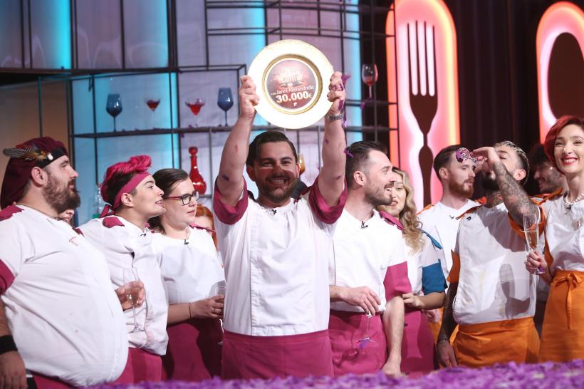 Cine e câștigătorul sezonului 12 Chefi la cuțite. Janni Alexandridis pleacă acasă cu marele premiu 18865152