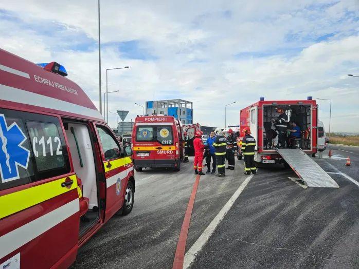 Cod roșu de intervenție la Sibiu. 19 victime în urma unei coliziuni între două microbuze