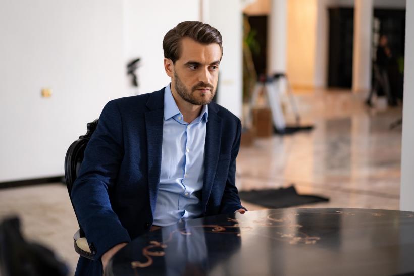 Cătălin Coşarcă, nou nume în distribuţia comediei romantice Lasă-mă, îmi place! Camera 609 18865454