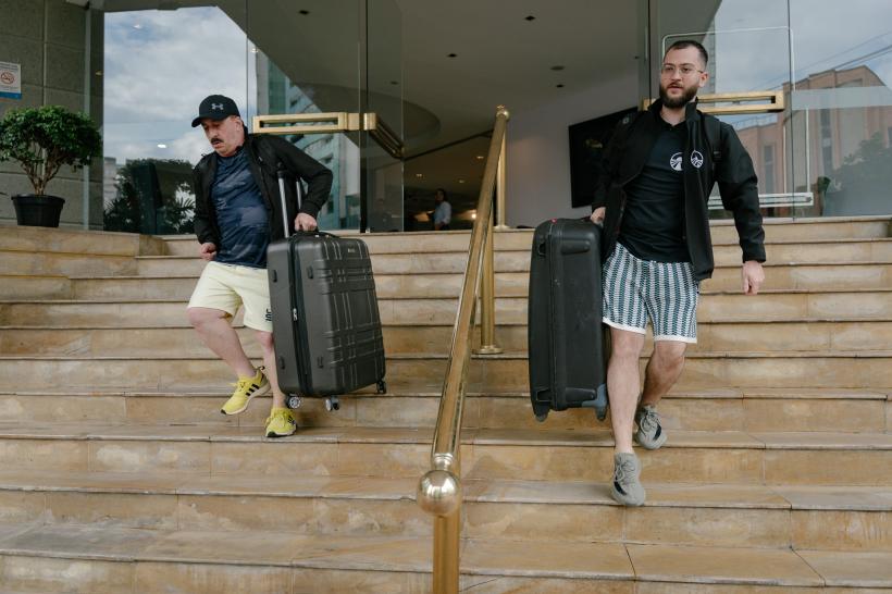 Marea premieră a celui de-al șaselea sezon America Express: cea mai lungă cursă cu bagajele duce concurenții în inima cartierului lui Pablo Escobar 18865588