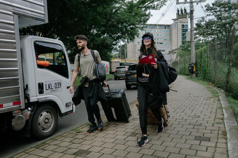 Marea premieră a celui de-al șaselea sezon America Express: cea mai lungă cursă cu bagajele duce concurenții în inima cartierului lui Pablo Escobar 18865593