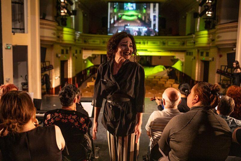 Dezbateri și alte evenimente în FNT33 18865689