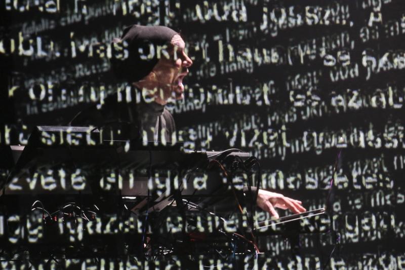 Dezbateri și alte evenimente în FNT33 18865691