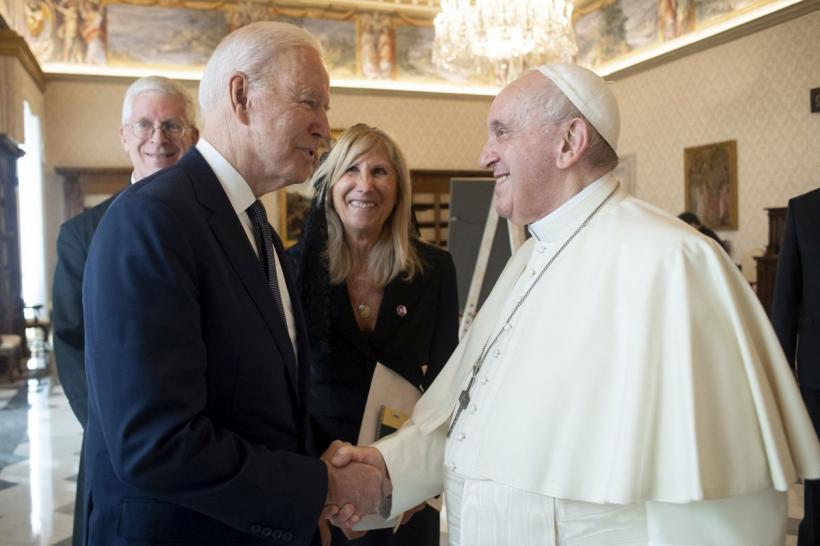 Președintele american Biden și Papa Francisc au discutat despre războiul dintre Israel și Hamas
