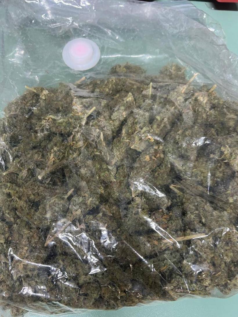 Peste 1 kg de canabis, descoperit de câinele Athos 18865859