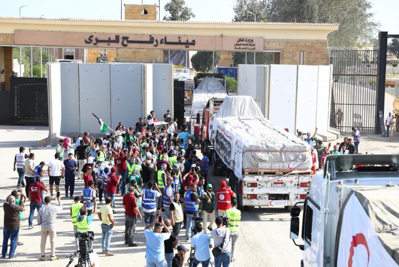 Joe Biden promite un flux continuu de ajutoare în Gaza. Convoaiele sunt inspectate de Israel înainte să treacă prin Rafah 18865763