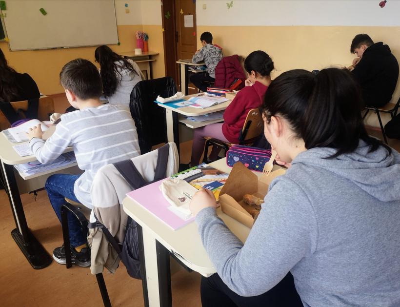 Situații halucinante în învățământul românesc. Ce medii au elevii care primesc burse de merit