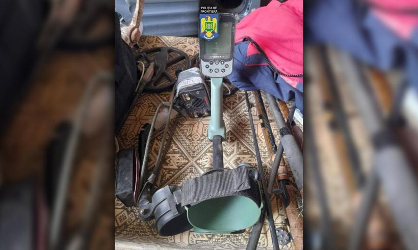 Zeci de monede din bronz şi argint de proveniență romană în bagajul unor căutători de comori bulgari 18865940