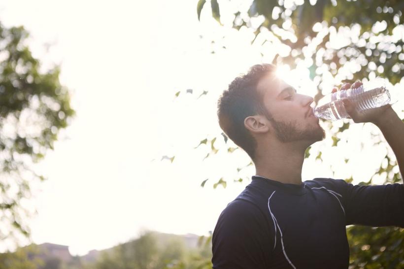 Cum să te hidratezi eficient pe durata verii