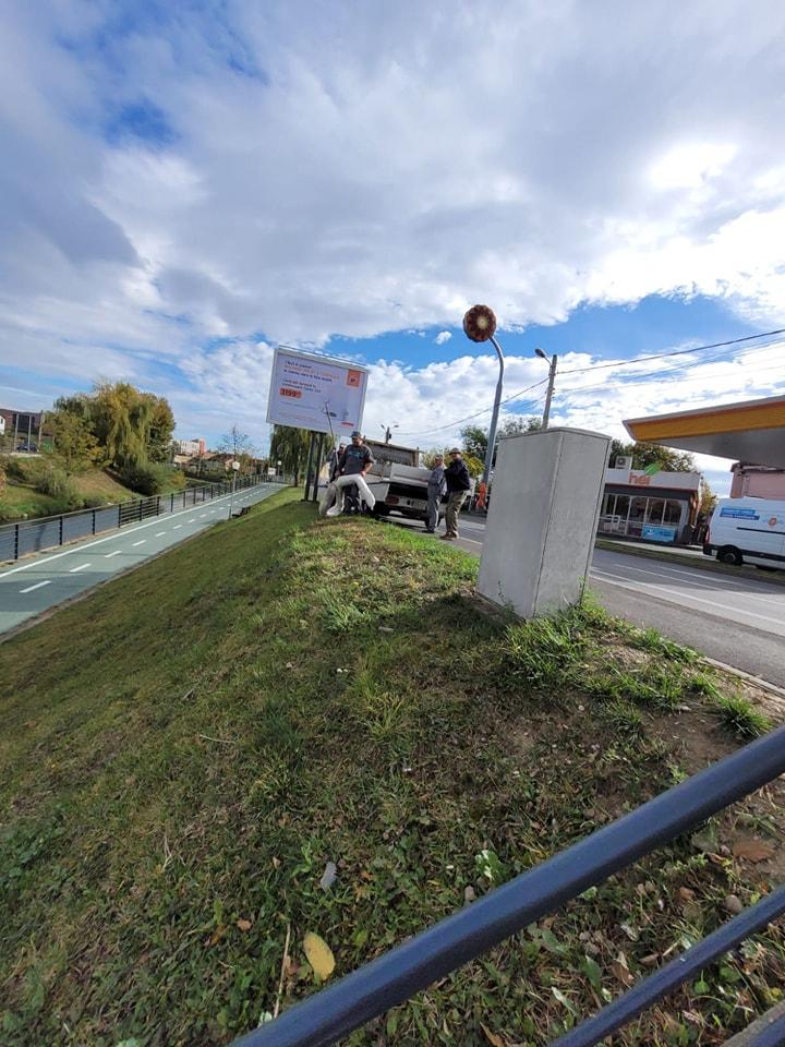 Poluare cu produse petrolier a râului Cibin din Sibiu 18866506