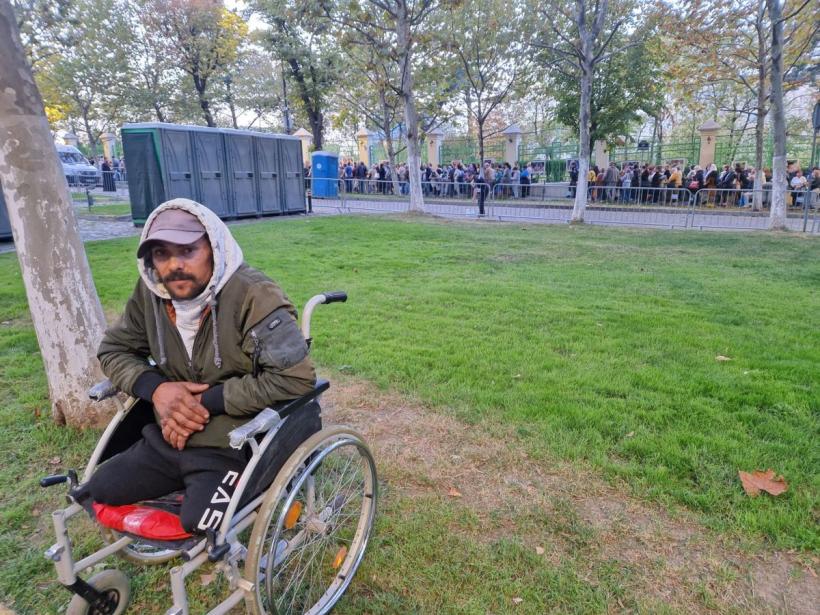 Între ciungi, săraci și șmecheri, la moaște: „Fă-mă șef de post”! Sfântul Dumitru, trimis în misiuni de salvare și promovare 18866487