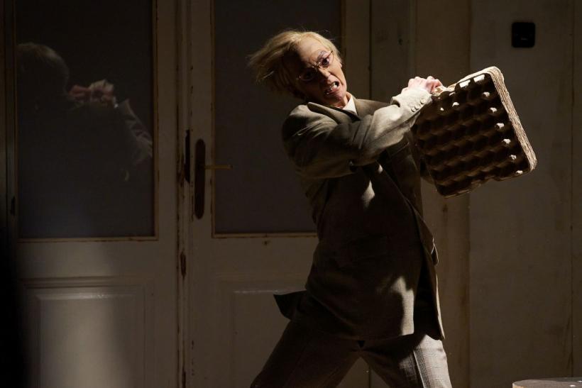 Spectacolul Tinerii barbari la Festivalul Național de Teatru! 18866630