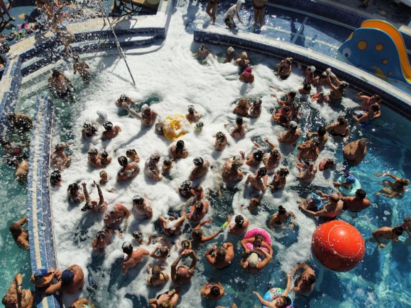 Ninge cu oferte de Crăciun și Revelion 18866501