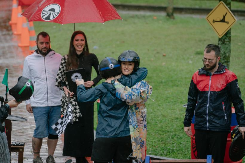 America Express, lider de piață. Mașina echipei Aris și Alexia Eram, trasă pe dreapta în timpul cursei: ”A fost exact ca în serialul Narcos” 18866887