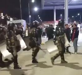 Avion din Israel, atacat de zeci de bărbați la aterizarea în Rusia. Oamenii strigau Allah Akbar 18866986