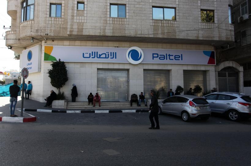 Serviciile de telefonie și internetul revin treptat în Fâșia Gaza 18866857