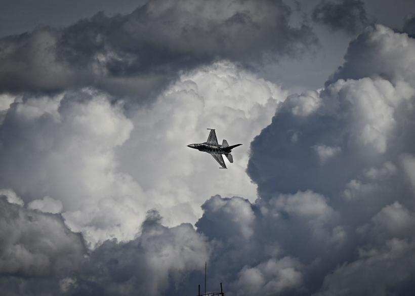 Avioanele olandeze F-16 pentru Ucraina vor ajunge în România în două săptămâni 18867192