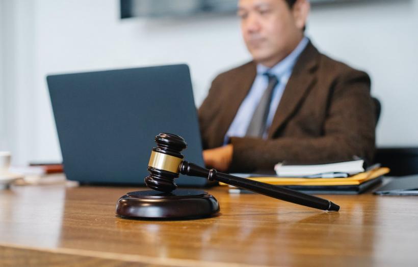 Cum te poate ajuta un avocat român atunci când ai nevoie de sfat legal în Germania