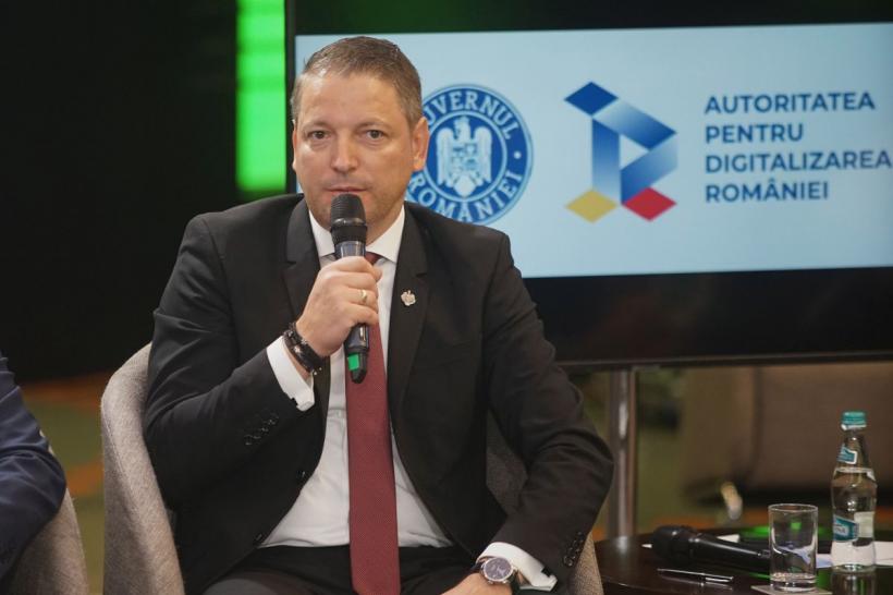 Ieșirea din epoca dosarului cu șină 18867356