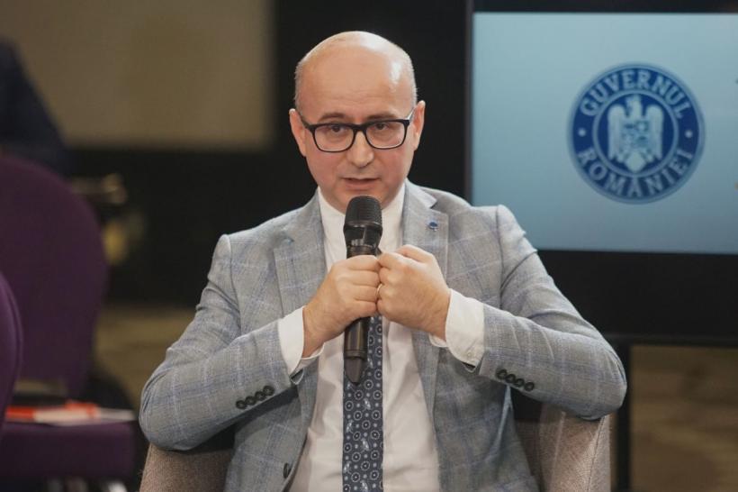 Ieșirea din epoca dosarului cu șină 18867359