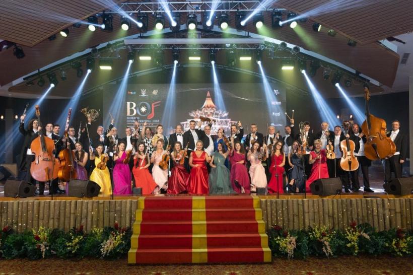 REGALUL VIENEZ prilejuieşte publicului întâlnirea cu Orchestra Opera Vox, Teatro D’Opera Italiana şi cu dirijorul violonist Bogdan Costache 18867442