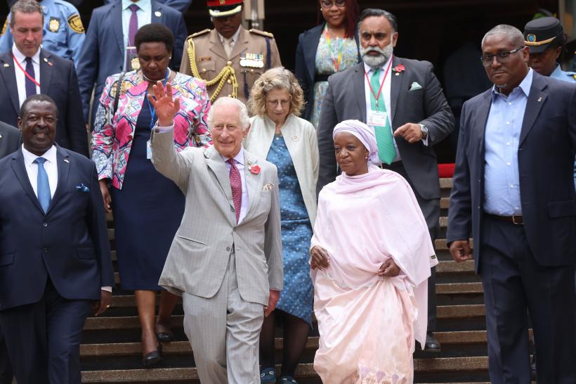 Regele Charles al III-lea aproape că a căzut pe iarbă în cimitirul din Kenya 18867613