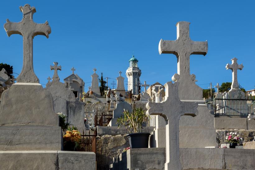 Cimitir în Europa unde mormintele au coduri QR cu poveștile de viață ale persoanelor decedate