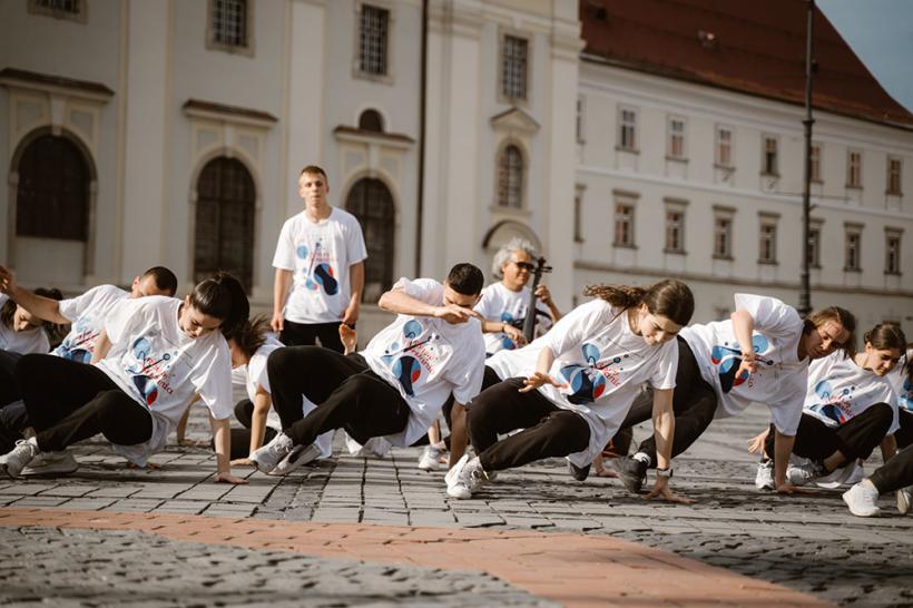 Peste 60 de artiști din România și din Norvegia au dat viață unuia dintre cele mai ample proiecte de promovare a artei contemporane, RoWay-NorMania 18867686