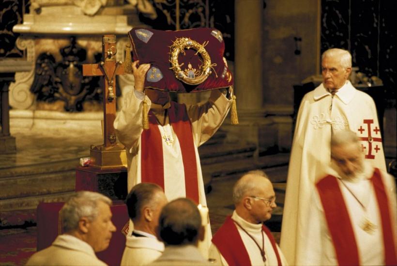 Unde se află Coroana de spini a lui Isus Hristos, după ce a fost salvată dintr-un incendiu 18867930