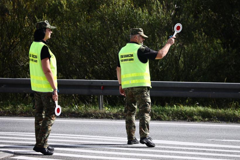 Atenție unde călătoriți. Polonia prelungește controalele la frontiera cu Slovacia