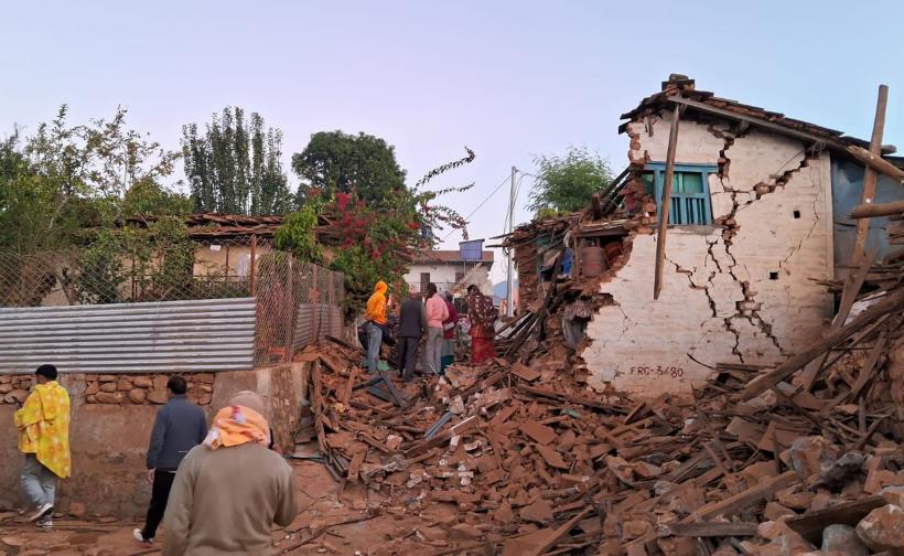 Cutremur devastator în Nepal. 157 de persoane au fost găsite decedate sub dărâmături
